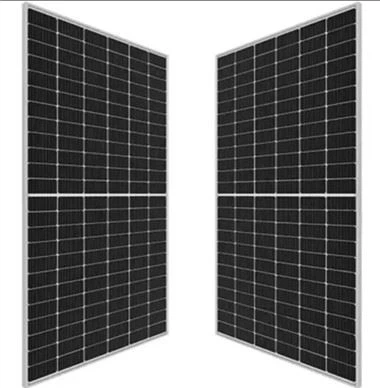 Saules paneļa pusei sagrieztas polikristāliskas šūnas